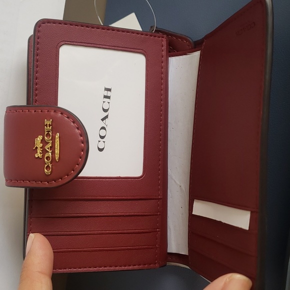 Medium Corner Zip Wallet In Signature Canvas - Picture 2 of 7